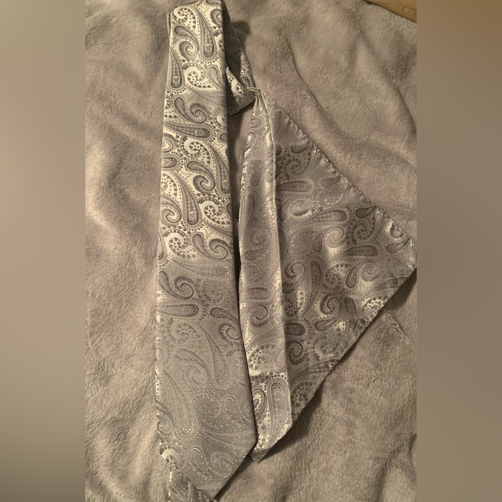 Men’s brand new tie and handkerchief